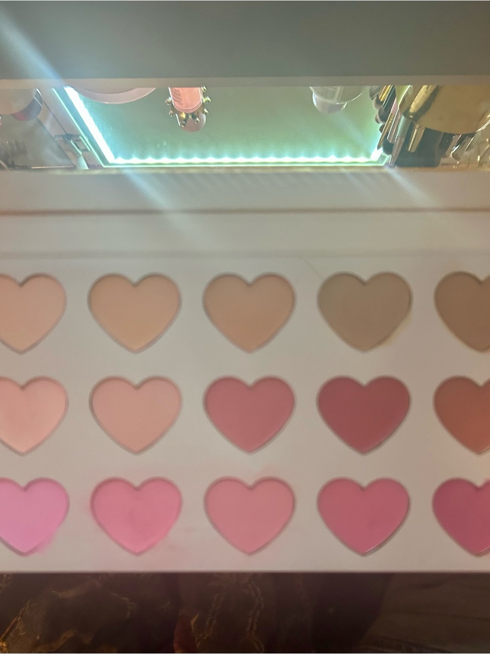 Heart-Shaped Cream lipstick & blush Palette — Assorted Pink & Peach Shades - Picture 3 of 5